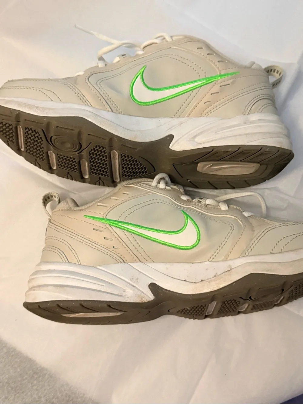 Nike Air Monarch IV Light Bone Green Strike men’s size 7